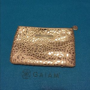 CLEARANCE IVANKA TRUMP clutch purse like new! 😍